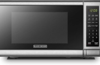 BLACK+DECKER EM720CB7 Digital Microwave Oven with